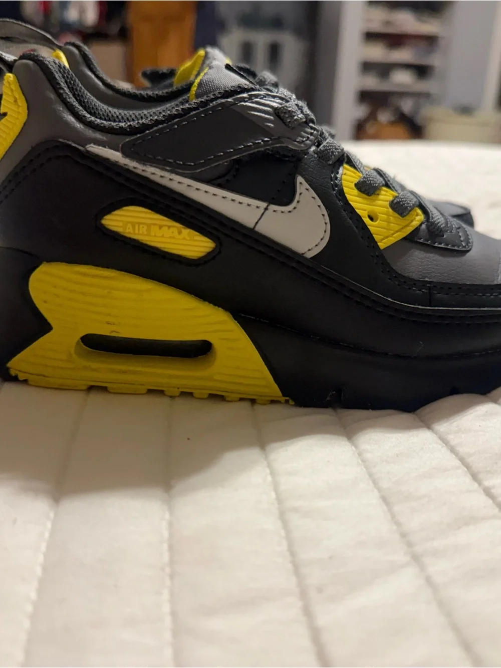 Nike Air Max 90 kids Smoke Grey/Yellow Athletic Sneakers NWOT 11.5